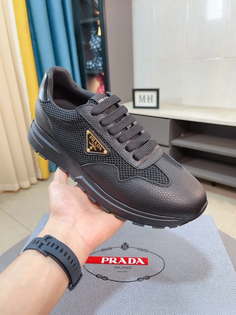 Men's shoes 💰580🌹🌹High-quality new Prada counters are launched simultaneously. The new men's shoes and 😘fabrics are selected from imported mesh and glue-spraying technology. Imported cowhide lining. 👍🏿High-end☄️Open-molded non-slip rubber outsole, exquisite lines, simple and elegant, comfortable and high-end for leisure travel. Code number: 38 to 44